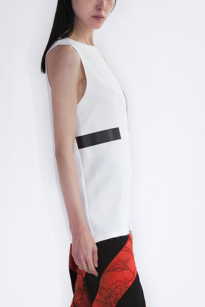 tank top in white viscose with op-art print